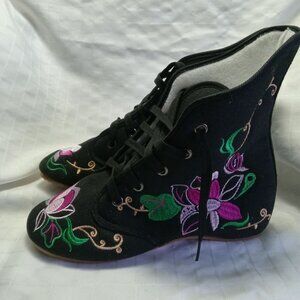 NEW Vintage or traditional style Beijing Cloth Shoes Embroidered Boots Size 39